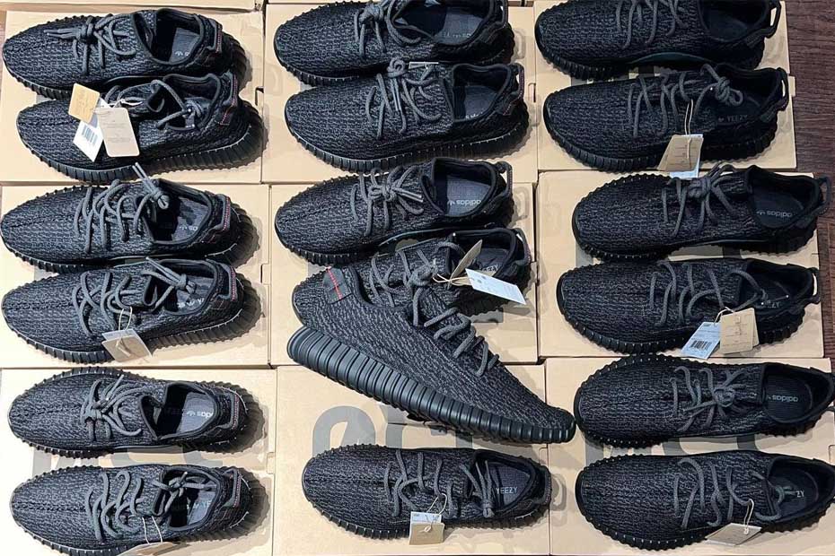 You are currently viewing Adidas’s Success with Old Yeezys: A Booming $565 Million Revenue