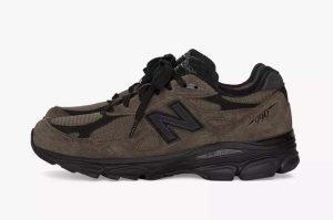 Read more about the article JJJJOUND NEW BALANCE 990v3 Brown Sneakers: The Perfect Blend of Style and Comfort